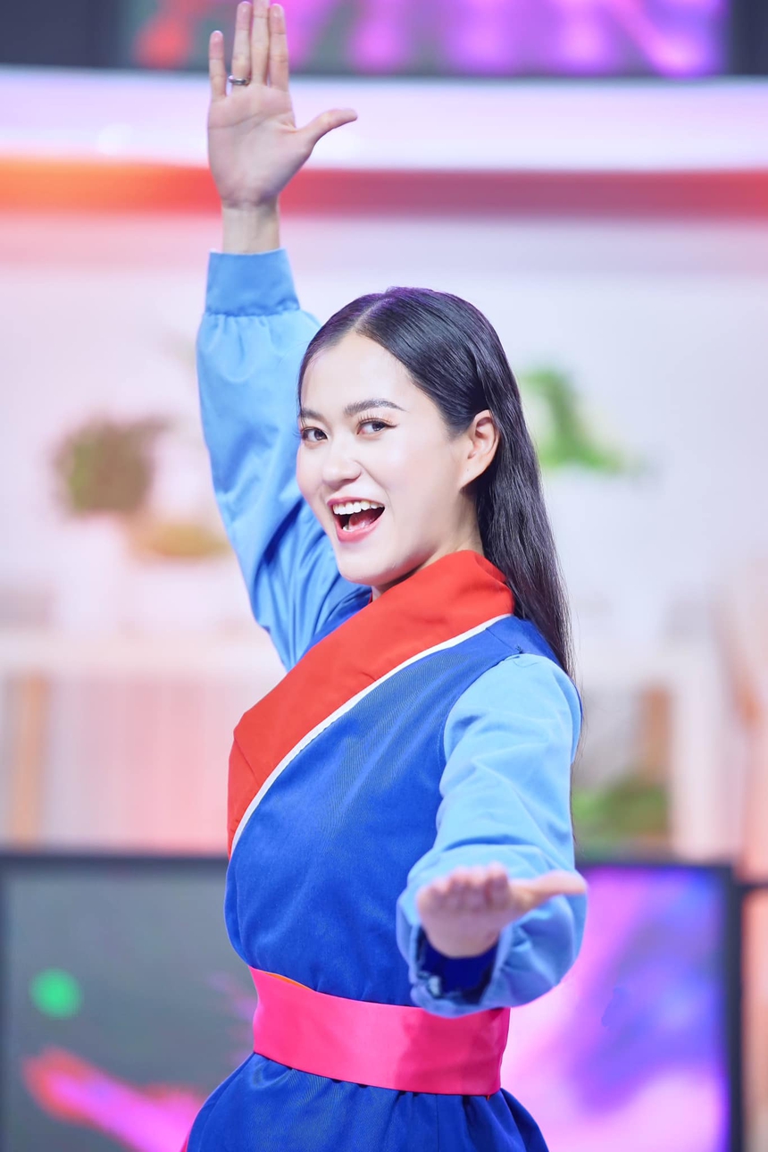 Lâm Vỹ Dạ "chán" diễn xuất bất ngờ nhá hàng MV cổ trang - Ảnh 7.