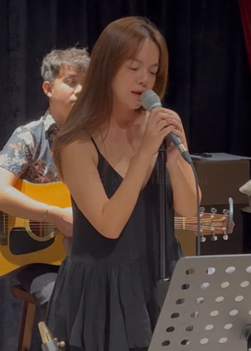 Phạm Quỳnh Anh cover ca khúc của Chi Pu: Không hổ danh "nữ hoàng nhạc lụi"  - Ảnh 1.