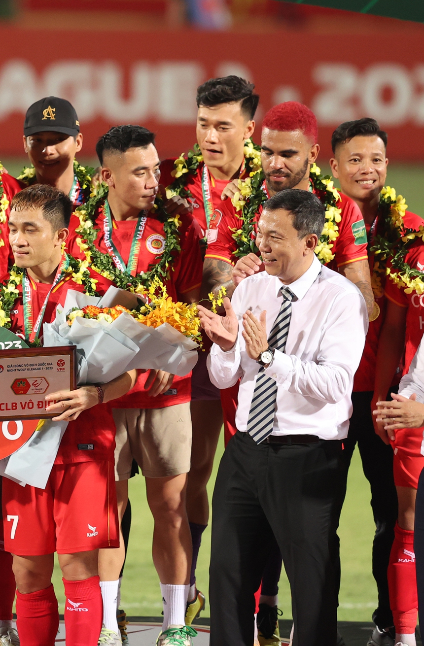 Bình luận: Thoáng buồn trong ngày vui của Bùi Tiến Dũng - Ảnh 1.