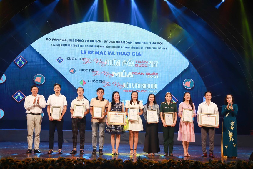 Trao giải ba cuộc thi tài năng nghệ thuật chuyên nghiệp - Ảnh 3. Trao giải ba cuộc thi tài năng nghệ thuật chuyên nghiệp - Ảnh 3.