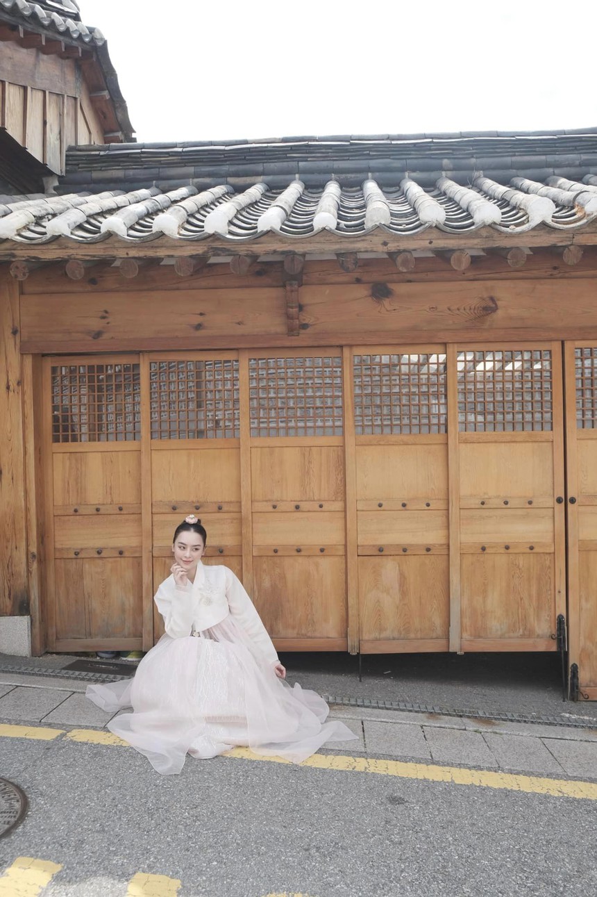 Vừa lên báo Thái, mẫu ảnh 9X Chi Hoàng lại thân thiết Hoa hậu Đỗ Hà ở xứ Hàn - Ảnh 4. Vừa lên báo Thái, mẫu ảnh 9X Chi Hoàng lại thân thiết Hoa hậu Đỗ Hà ở xứ Hàn - Ảnh 4.