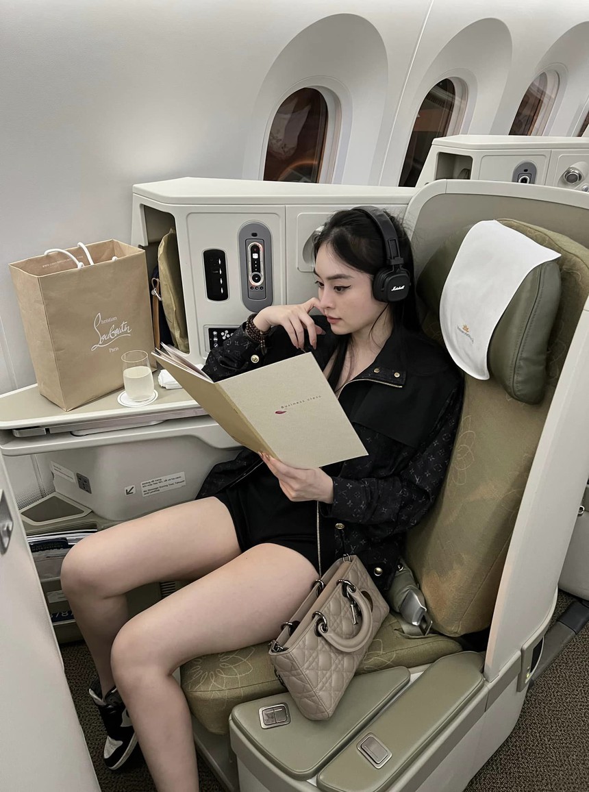 Vừa lên báo Thái, mẫu ảnh 9X Chi Hoàng lại thân thiết Hoa hậu Đỗ Hà ở xứ Hàn - Ảnh 6. Vừa lên báo Thái, mẫu ảnh 9X Chi Hoàng lại thân thiết Hoa hậu Đỗ Hà ở xứ Hàn - Ảnh 6.