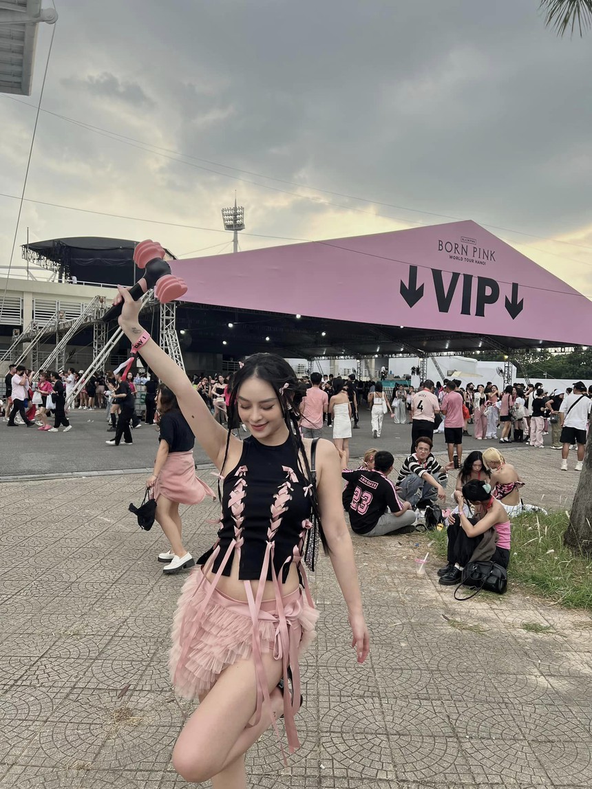 Vừa lên báo Thái, mẫu ảnh 9X Chi Hoàng lại thân thiết Hoa hậu Đỗ Hà ở xứ Hàn - Ảnh 7. Vừa lên báo Thái, mẫu ảnh 9X Chi Hoàng lại thân thiết Hoa hậu Đỗ Hà ở xứ Hàn - Ảnh 7.