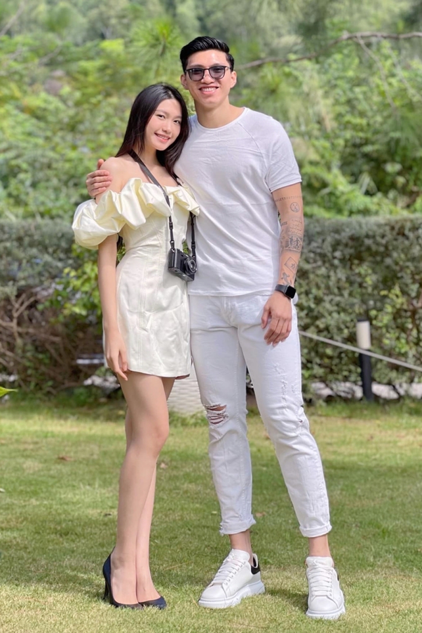 Doãn Hải My lên đồ đơn giản nhưng gần 100 triệu, ủng hộ Đoàn Văn Hậu 4 lần vô địch V.League   - Ảnh 4.