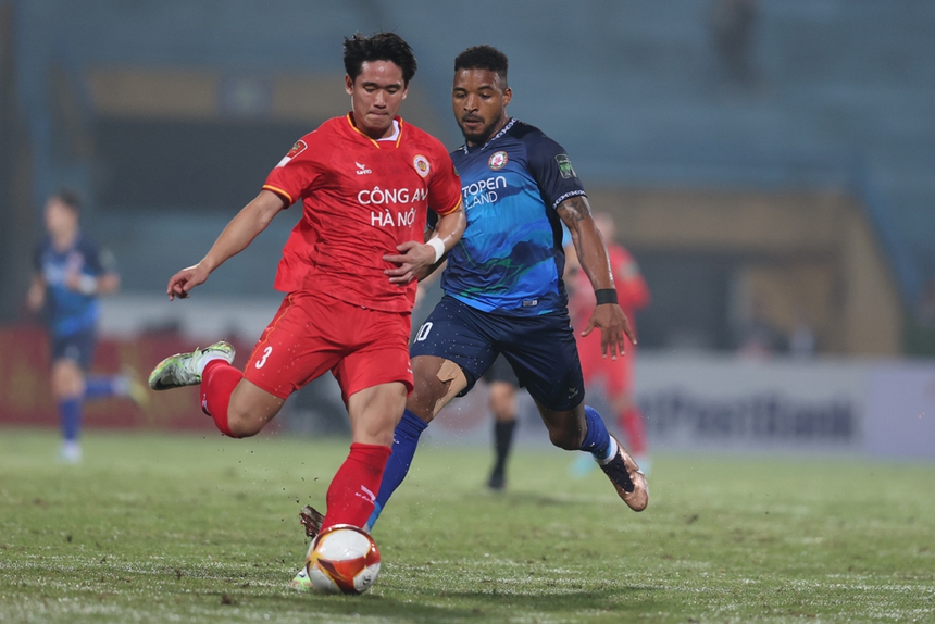 Sự việc - Ý kiến: Trên mũi giày ngoại binh - Ảnh 1.