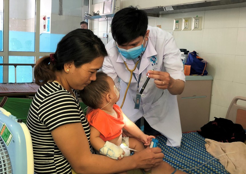 Cách ly và điều trị kịp thời khi trẻ mắc tay chân miệng - Ảnh 1. Cách ly và điều trị kịp thời khi trẻ mắc tay chân miệng - Ảnh 1.