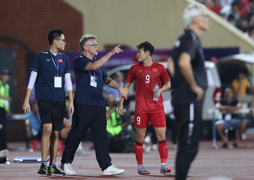 BLV Vũ Quang Huy: “HLV Troussier thổi làn gió mới vào đội tuyển Việt Nam” - Ảnh 1.
