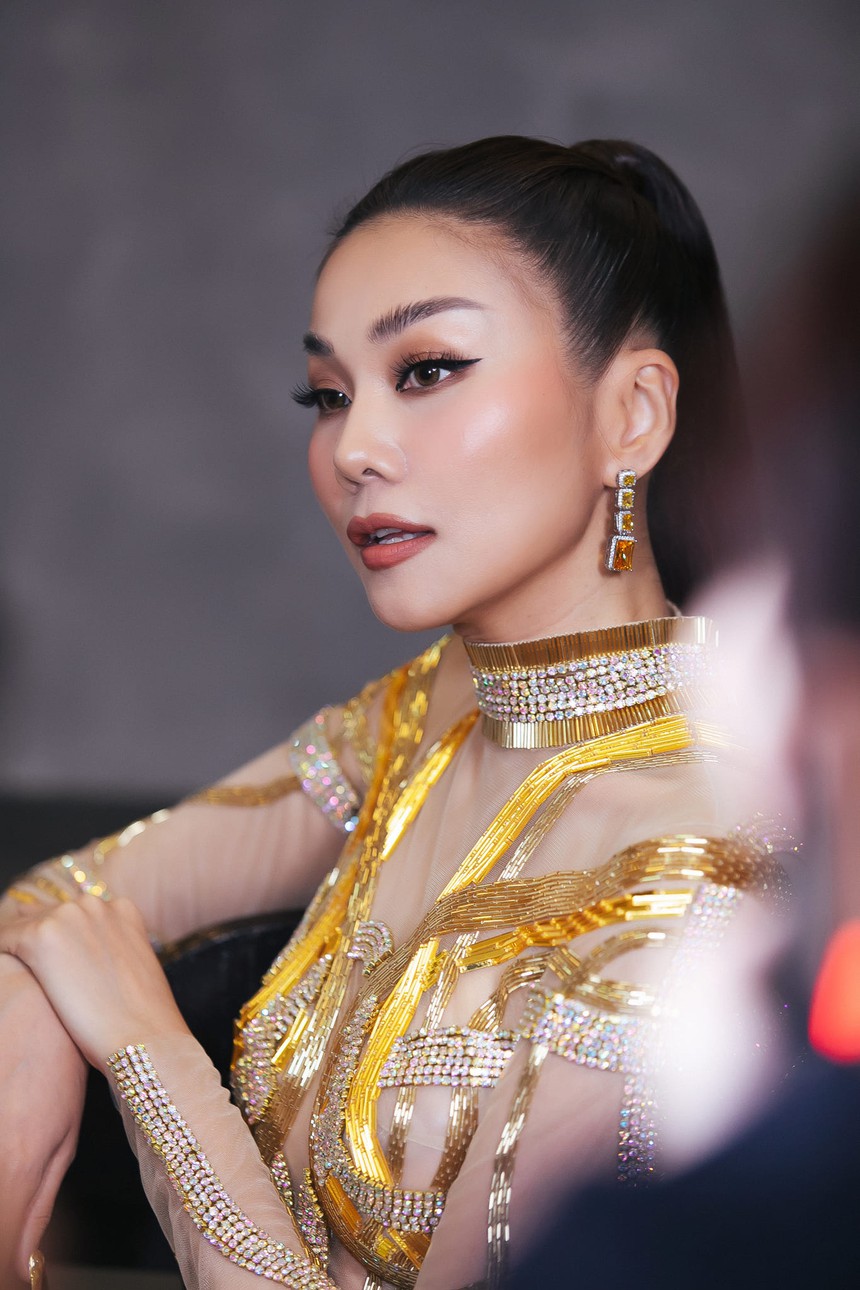 Thanh Hằng khoe nhẫn kim cương ở ngón áp út, ẩn ý kết hôn - Ảnh 2. Thanh Hằng khoe nhẫn kim cương ở ngón áp út, ẩn ý kết hôn - Ảnh 2.