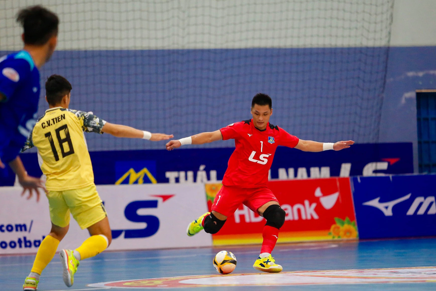 Văn Ý lập thêm kỳ tích lịch sử cho Thái Sơn Nam - Ảnh 1.