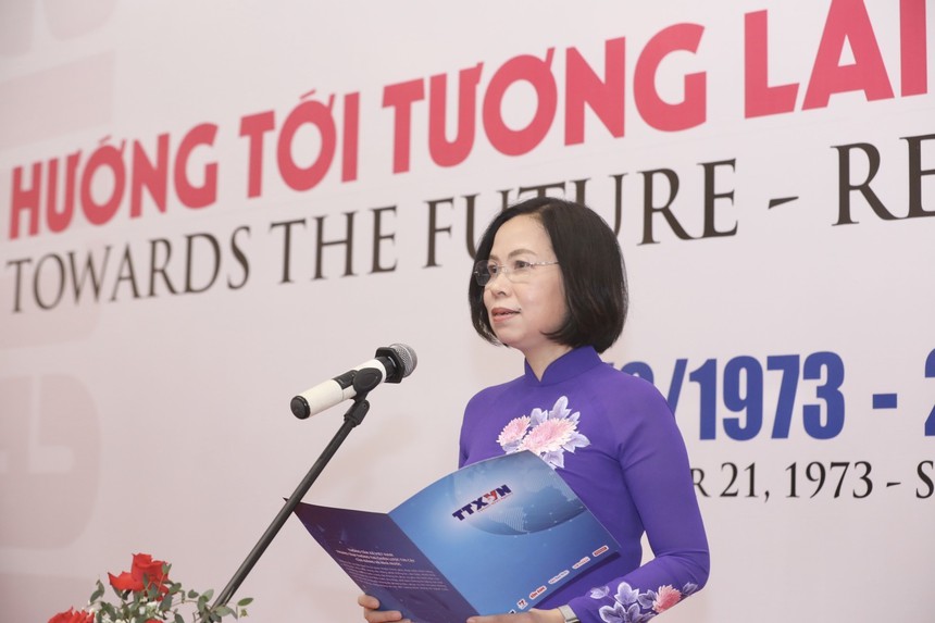 Khai mạc Triển lãm ảnh 'Việt Nam - Nhật Bản: Hướng tới tương lai, vươn tầm thế giới' - Ảnh 2.