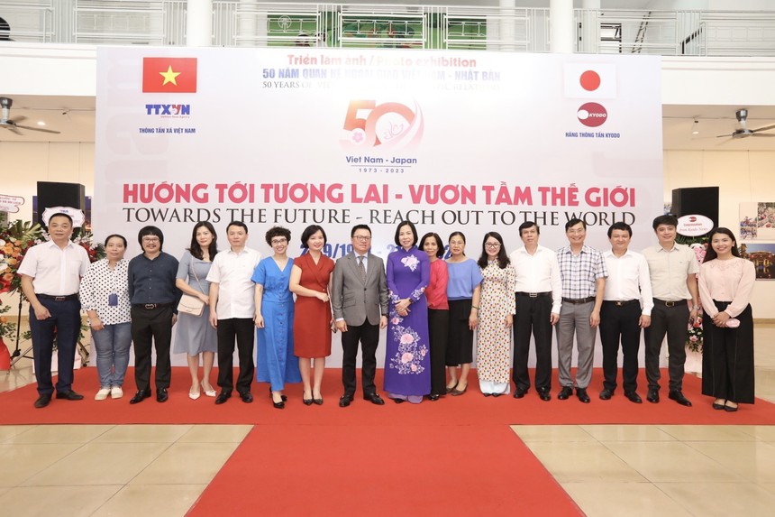 Khai mạc Triển lãm ảnh 'Việt Nam - Nhật Bản: Hướng tới tương lai, vươn tầm thế giới' - Ảnh 5.