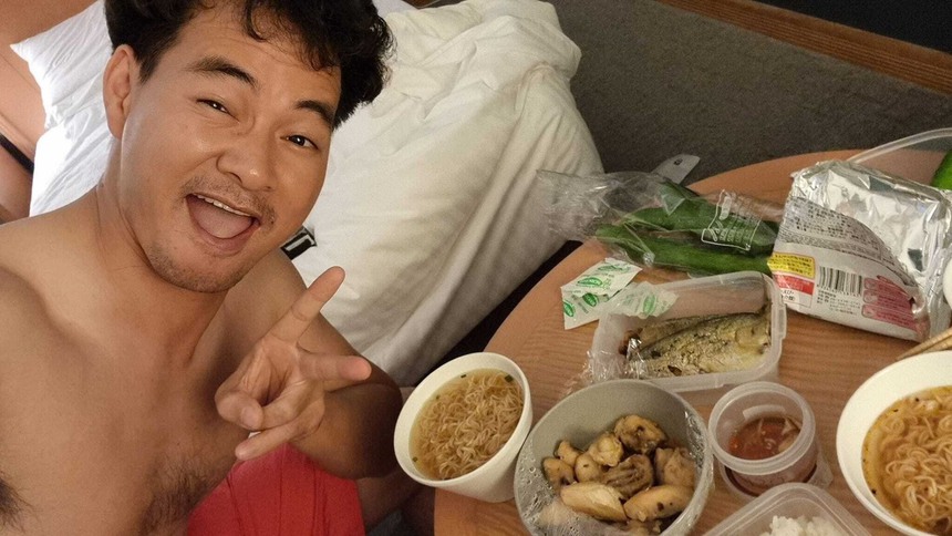 Sao Việt 3/8: Lan Khuê kỷ niệm 10 năm làm nghề, Xuân Bắc được mời cơm khi tránh bão tại Nhật - Ảnh 2.