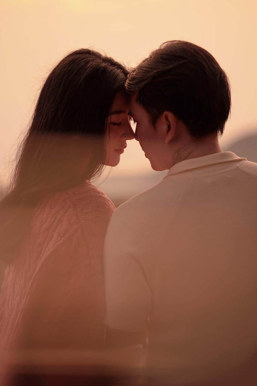 Vợ Hồ Quang Hiếu diện áo cưới lộng lẫy, "tranh thủ" catwalk trước ngày về dinh - Ảnh 5.