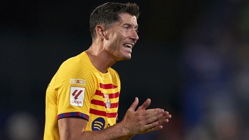 02h00 ngày 4/9, Osasuna-Barcelona: Lewandowski ghi bàn trên sân cỏ hay trên mặt báo? - Ảnh 1.