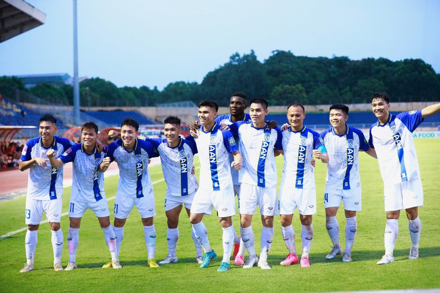 SLNA liên tục 'chảy máu' lực lượng, người hâm mộ nói gì? - Ảnh 2.