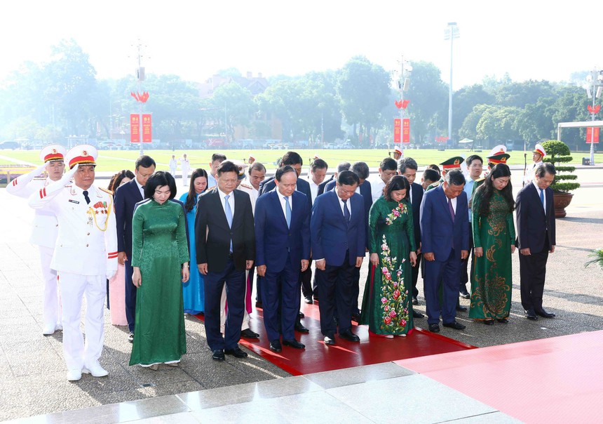 Quốc khánh 2/9: Lãnh đạo Đảng, Nhà nước vào Lăng viếng Chủ tịch Hồ Chí Minh - Ảnh 5.