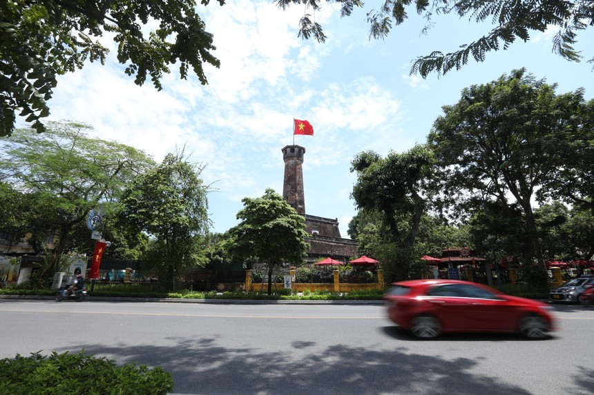 Hà Nội rực rỡ cờ hoa chào mừng Quốc khánh 2/9 - Ảnh 3. Hà Nội rực rỡ cờ hoa chào mừng Quốc khánh 2/9 - Ảnh 3.