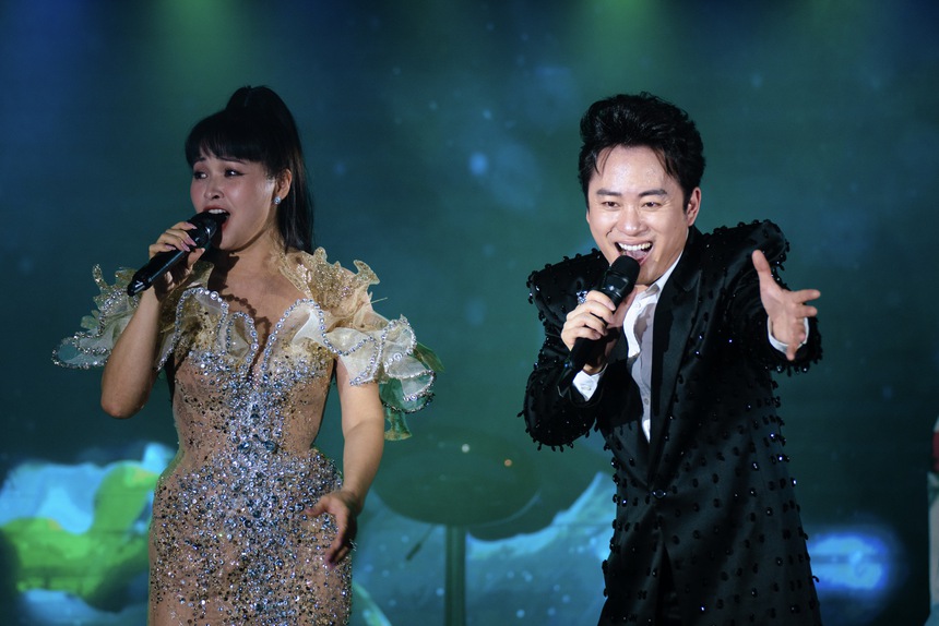 Trang Nhung song ca ăn ý với bạn cùng lớp Tùng Dương - Ảnh 1. Trang Nhung song ca ăn ý với bạn cùng lớp Tùng Dương - Ảnh 1.