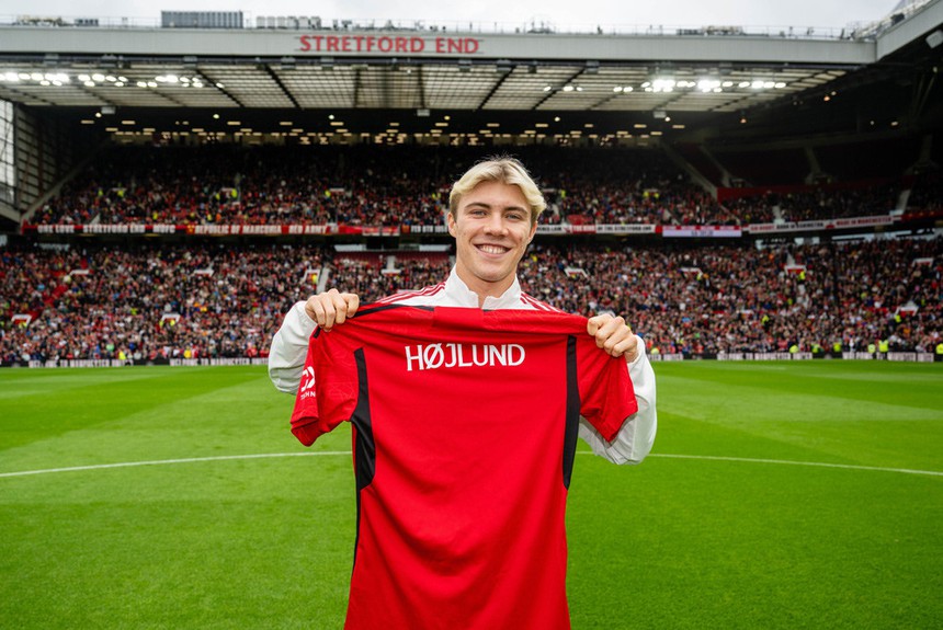 Siêu tân binh Hojlund sẵn sàng ra mắt MU ở 'đại chiến' Arsenal, số áo bao nhiêu? - Ảnh 3. Siêu tân binh Hojlund sẵn sàng ra mắt MU ở 'đại chiến' Arsenal, số áo bao nhiêu? - Ảnh 3.