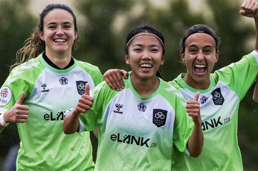 Huỳnh Như CHÍNH THỨC gia hạn hợp đồng Lank FC, lộ mức lương đáng mơ ước - Ảnh 3.