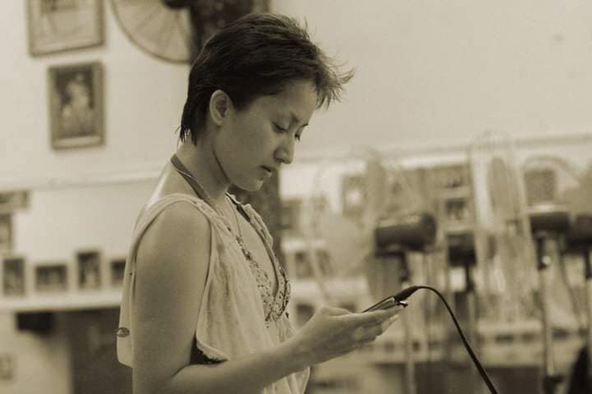 Khánh Thi tung ảnh thời trẻ 'te tua', không ngại nhắc kỉ niệm với chồng  - Ảnh 1.