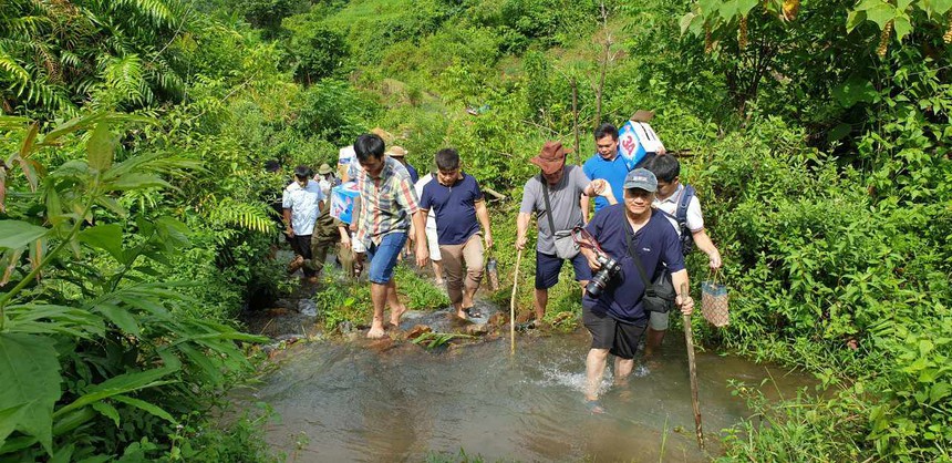 Đêm đêm rì rầm trong tiếng đất - Tiếp tục nghiên cứu bãi đá cổ Suối Cỏ (Hòa Bình): Hé lộ những hình khắc tâm linh - Ảnh 1.