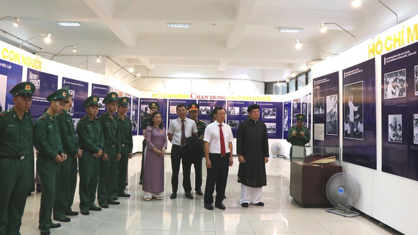 Trên 200 hình ảnh và hiện vật được trưng bày tại triển lãm 'Hồ Chí Minh - Chân dung một con người' - Ảnh 2.