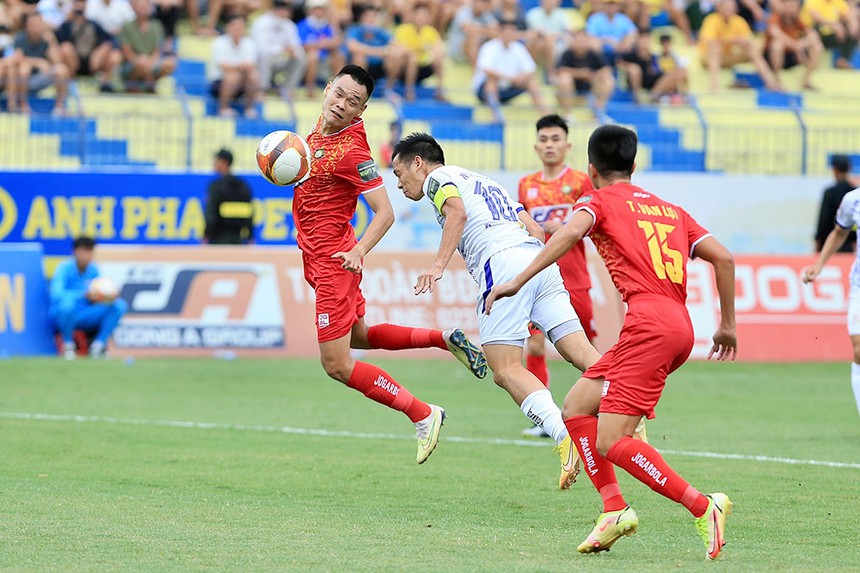 Vua phá lưới nội không có tên ở đội hình tiêu biểu V-League 2023 - Ảnh 1. Vua phá lưới nội không có tên ở đội hình tiêu biểu V-League 2023 - Ảnh 1.