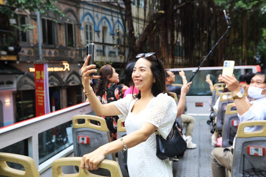 Hà Nội: Miễn phí xe buýt 2 tầng, tặng quà du khách viếng Lăng Bác dịp nghỉ lễ 2/9 - Ảnh 1.