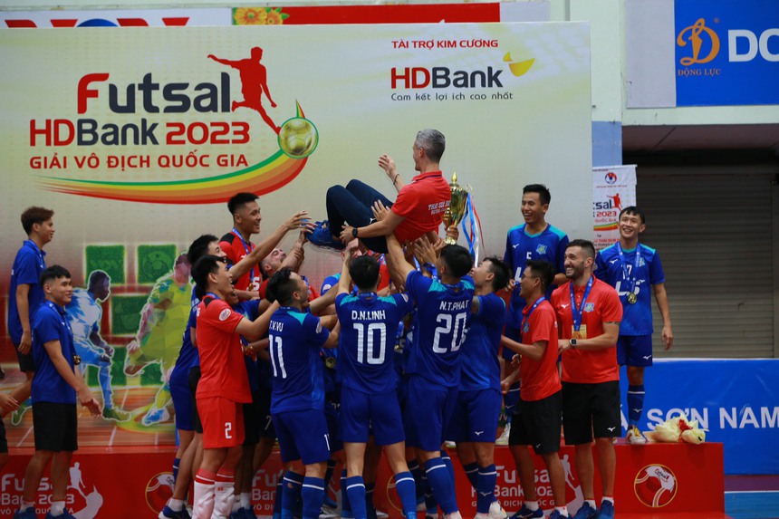 "Người hùng" World Cup toả sáng, Thái Sơn Nam vỡ oà trở lại vị thế số 1 futsal Việt Nam - Ảnh 9.