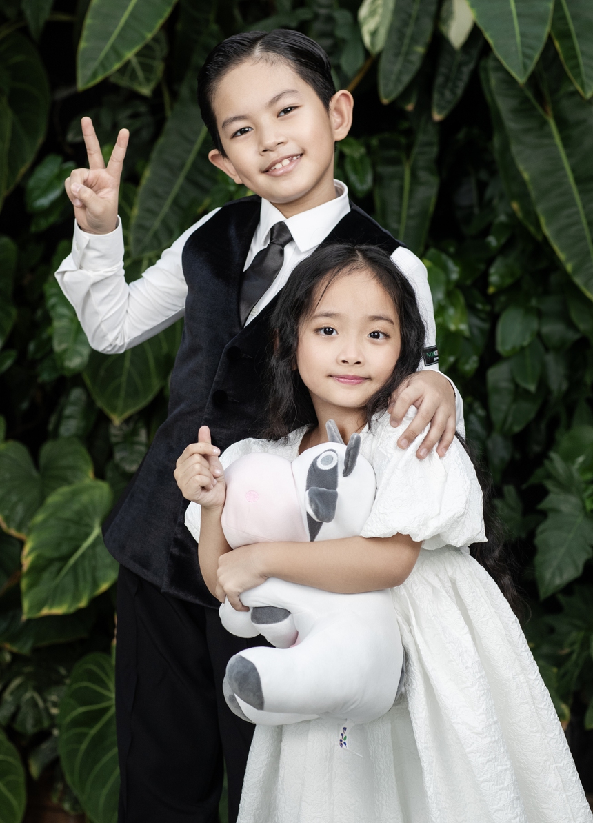 Khánh Thi - Phan Hiển: Tự hào vì hai con càng lớn càng ngoan ngoãn - Ảnh 1.