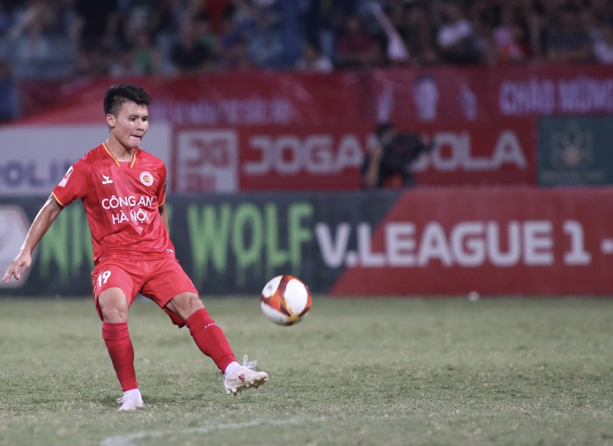 Quang Hải và cái bóng Văn Quyết - Ảnh 4. Quang Hải và cái bóng Văn Quyết - Ảnh 4.