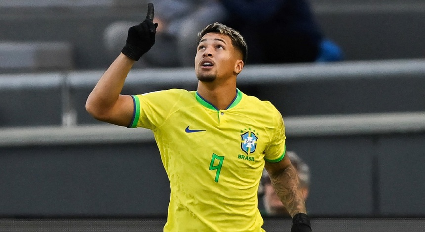 Chuyển nhượng MU 5/8: 'Quỷ đỏ' công bố tân binh trong hôm nay, tỷ phú Qatar chốt thời điểm mua lại MU - Ảnh 6.