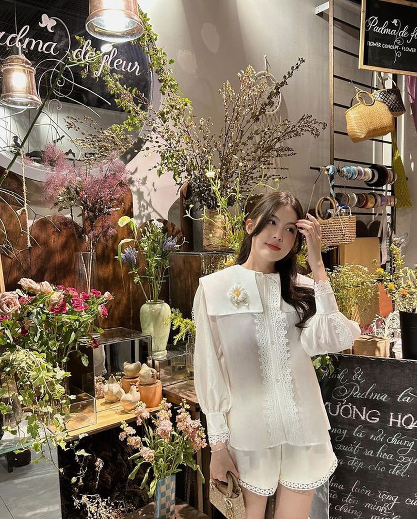 Cách lên đồ thanh lịch với item màu trắng: Đừng quên phối cùng phụ kiện sắc đen - Ảnh 9. Cách lên đồ thanh lịch với item màu trắng: Đừng quên phối cùng phụ kiện sắc đen - Ảnh 9.