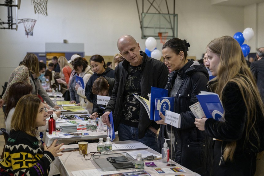 Tăng trưởng việc làm của Mỹ chậm lại trong tháng 7 - Ảnh 1.