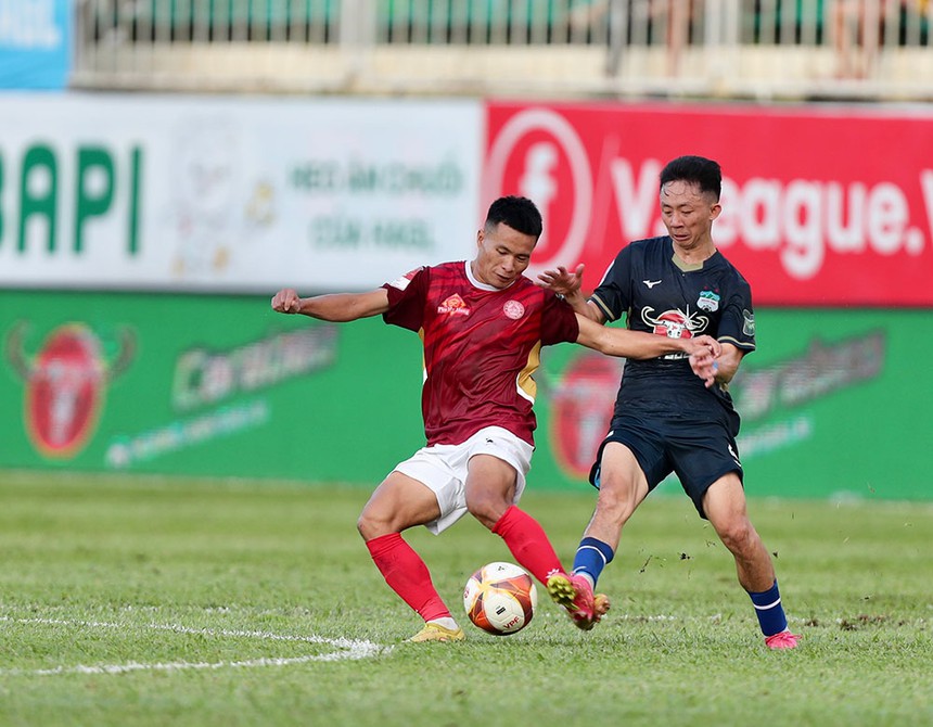 Dấu hỏi lớn khi CLB TP.HCM lại thắng HAGL thời điểm đua trụ hạng - Ảnh 2.