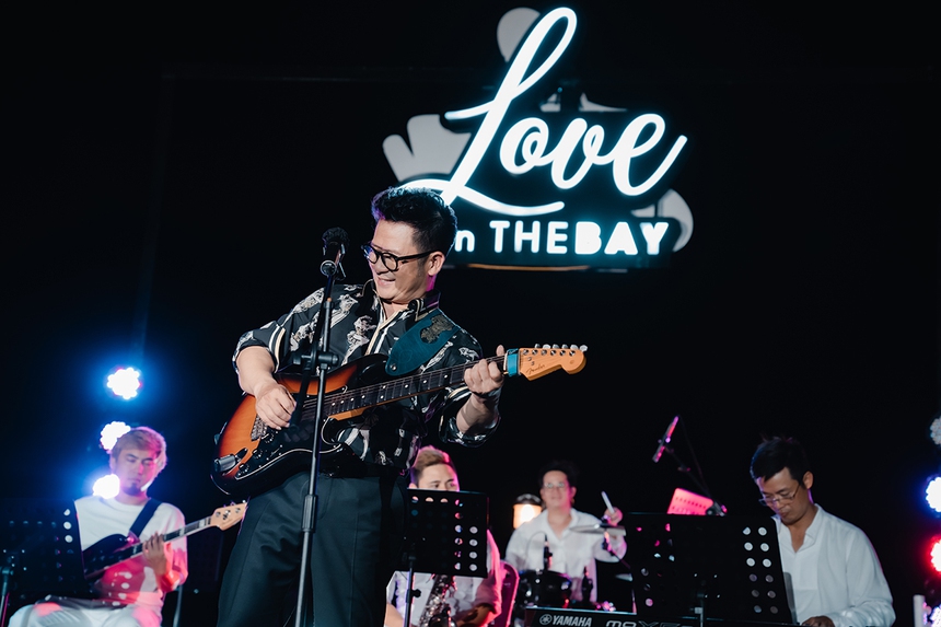 Bằng Kiều chơi guitar và hát kiểu GenZ trên du thuyền - Ảnh 5.