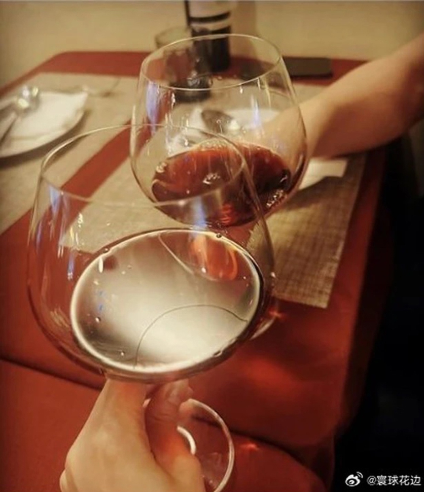 Loạt sao Hoa ngữ 'bỗng dưng' dính tin đồn ly hôn: Lâm Tâm Như, Thang Duy, Tôn Lệ… - Ảnh 2. Loạt sao Hoa ngữ 'bỗng dưng' dính tin đồn ly hôn: Lâm Tâm Như, Thang Duy, Tôn Lệ… - Ảnh 2.