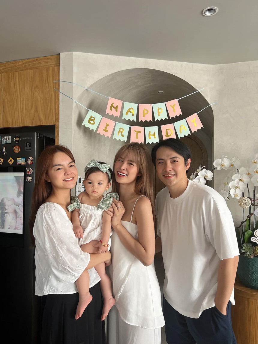 Sao Việt 6/8: Big Daddy hạnh phúc bên vợ Emily, vợ chồng Đông Nhi-Ông Cao Thắng đến thăm con gái Phạm Quỳnh Anh - Ảnh 2.