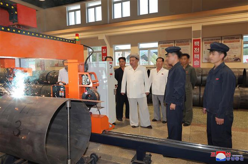Nhà lãnh đạo Triều Tiên chỉ đạo tăng cường năng lực chế tạo vũ khí - Ảnh 1.