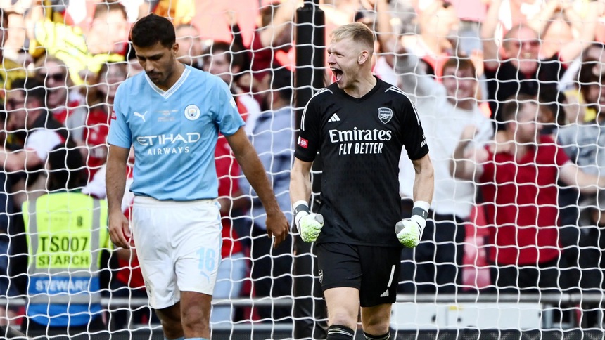 Aaron Ramsdale: Người hùng từ thách thức của David Raya - Ảnh 1.