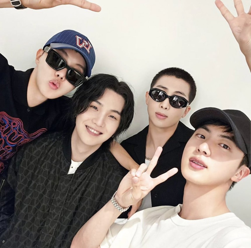 Những 'chuyện lạ' trong buổi hòa nhạc cuối cùng tour diễn solo của Suga BTS - Ảnh 2.