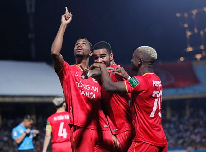 Quang Hải ngồi ngoài, Công An Hà Nội lên đỉnh bảng - Ảnh 2.