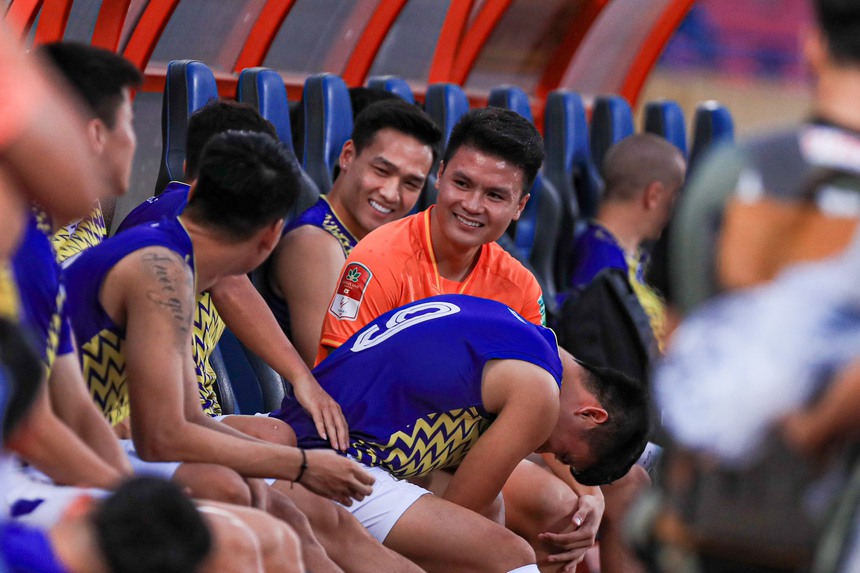 Văn Hậu bảo vệ Quang Hải giữa bão chỉ trích về phong độ - Ảnh 2.