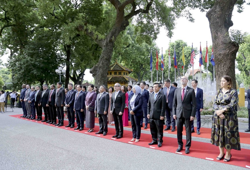  Lễ Thượng cờ kỷ niệm 56 năm Ngày thành lập ASEAN - Ảnh 3.