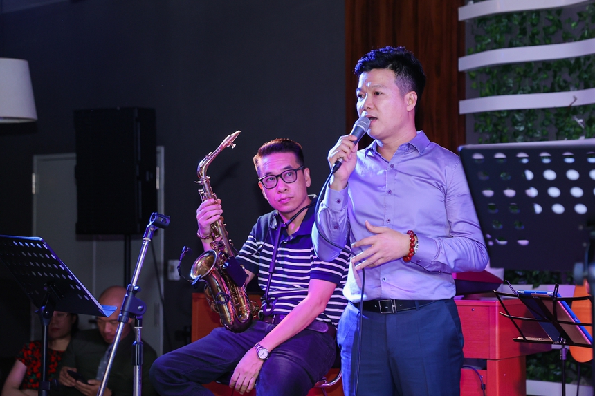 Điểm hẹn âm nhạc của Vũ Thắng Lợi mang năng lượng chữa lành cho bệnh nhân - Ảnh 2.