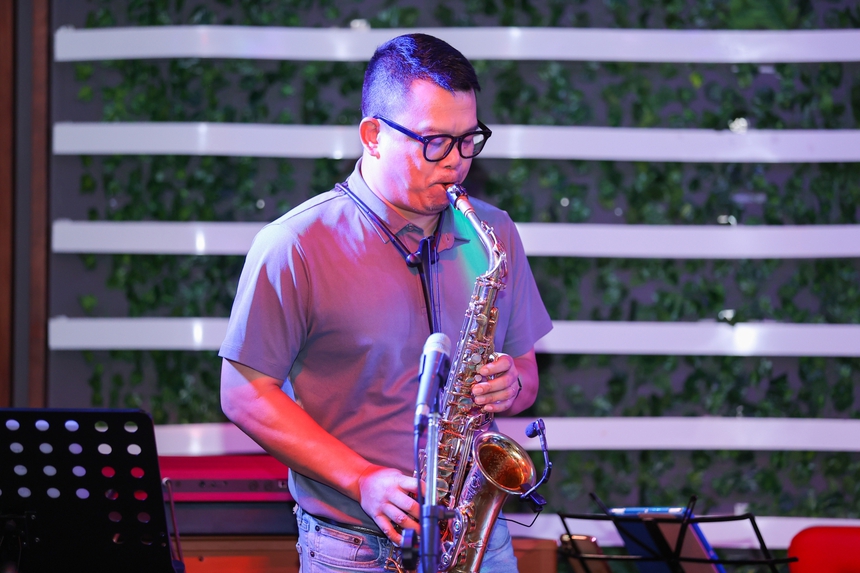 Điểm hẹn âm nhạc của Vũ Thắng Lợi mang năng lượng chữa lành cho bệnh nhân - Ảnh 5.