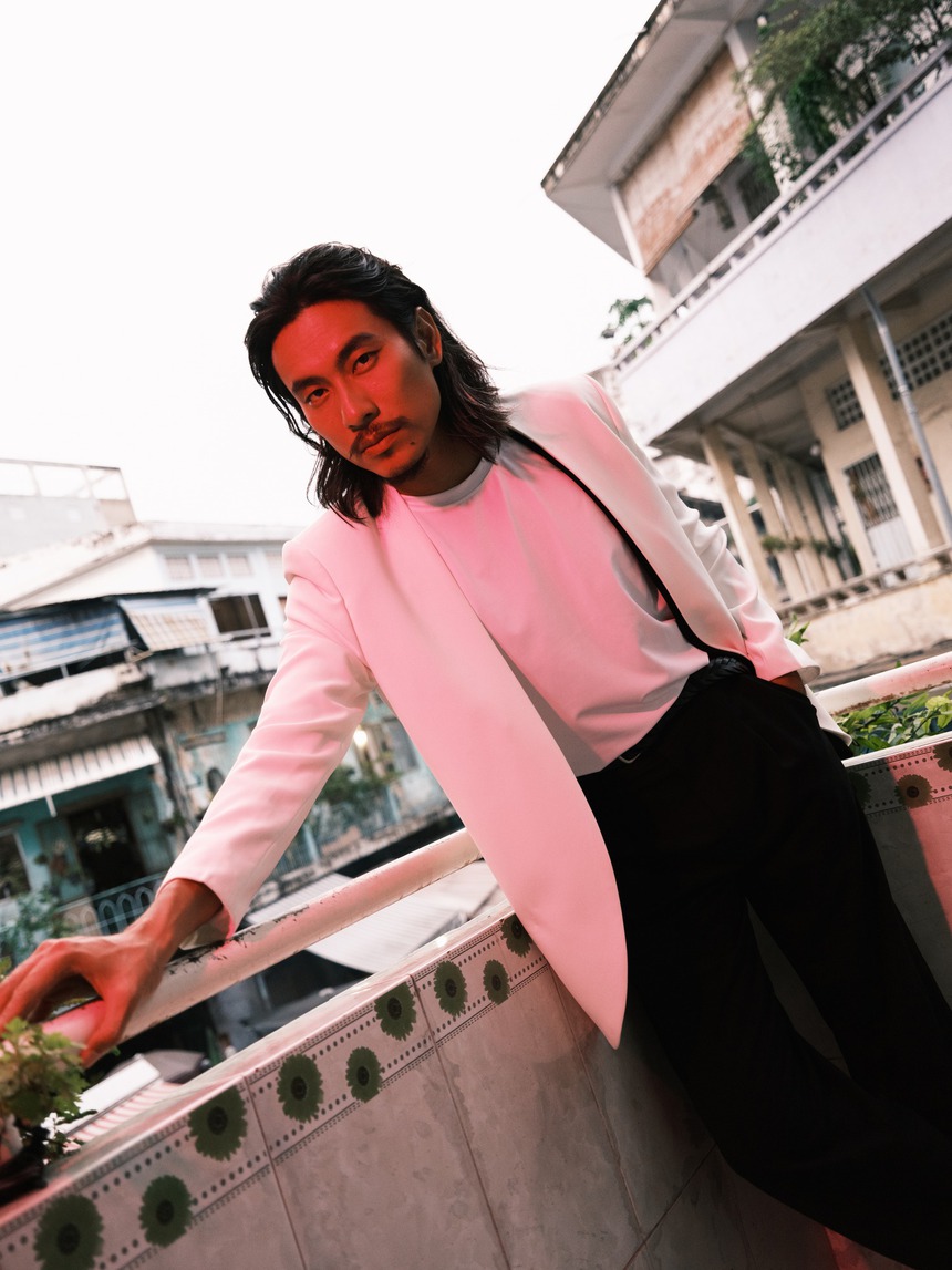 Sao Việt 8/8: Kiều Minh Tuấn điển trai sau khi giảm 10kg, Lê Phương tình tứ kỷ niệm 6 năm bên chồng trẻ - Ảnh 1.