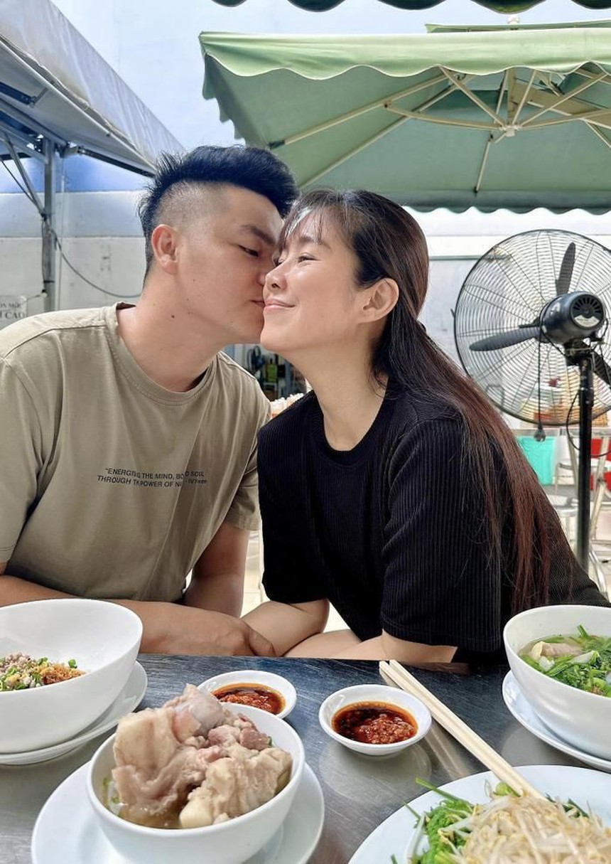 Sao Việt 8/8: Kiều Minh Tuấn điển trai sau khi giảm 10kg, Lê Phương tình tứ kỷ niệm 6 năm bên chồng trẻ - Ảnh 3.