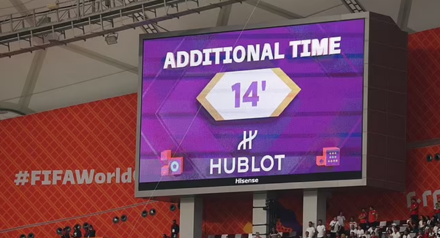 Sau Guardiola, đến lượt Varane chỉ trích thẳng mặt FA vì kéo dài thời gian bù giờ Ngoại hạng Anh - Ảnh 2.